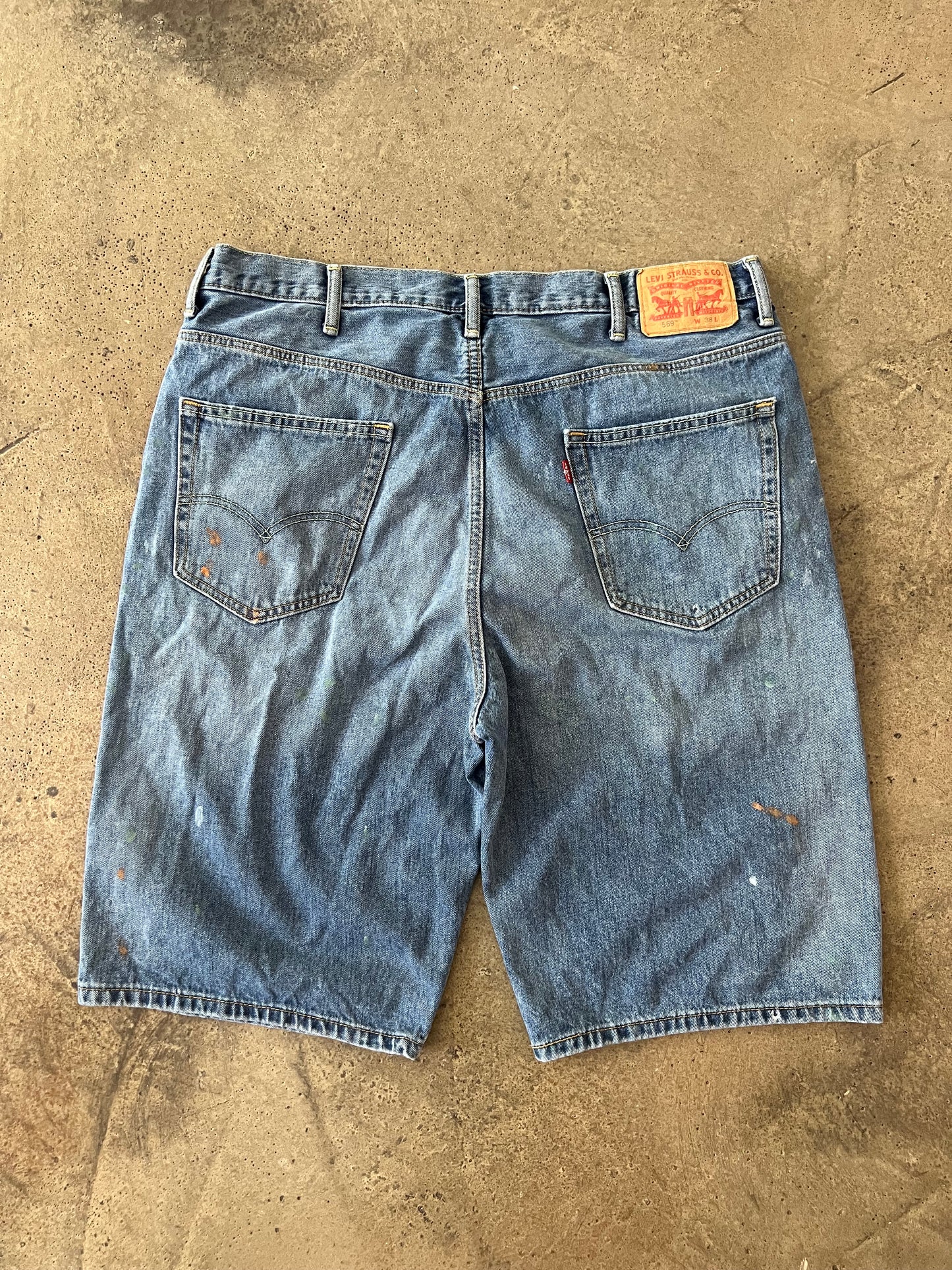 (36x12) 00s 569 Levi’s Jorts