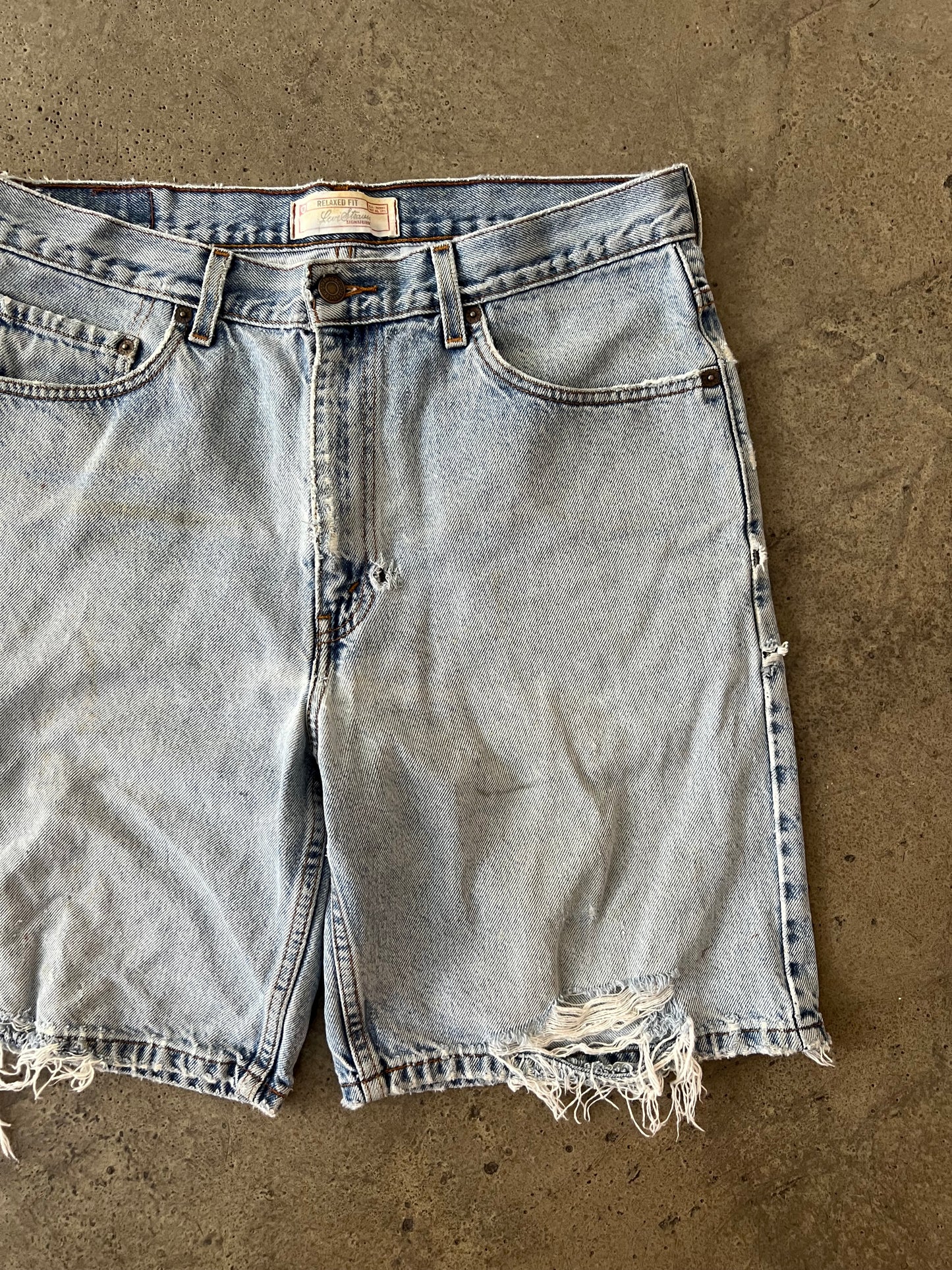 (32x8.5) 00s Levi’s Jorts