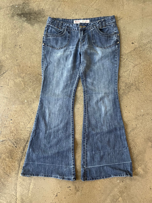 (32x31) 00s Flared Jeans