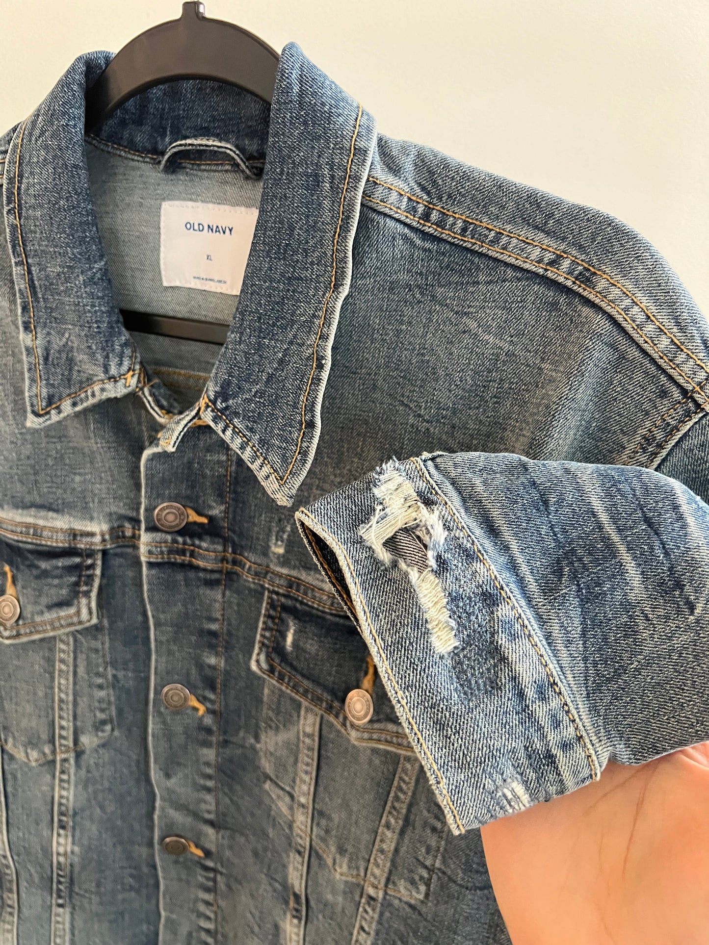 (L/XL) Distressting Denim Jacket