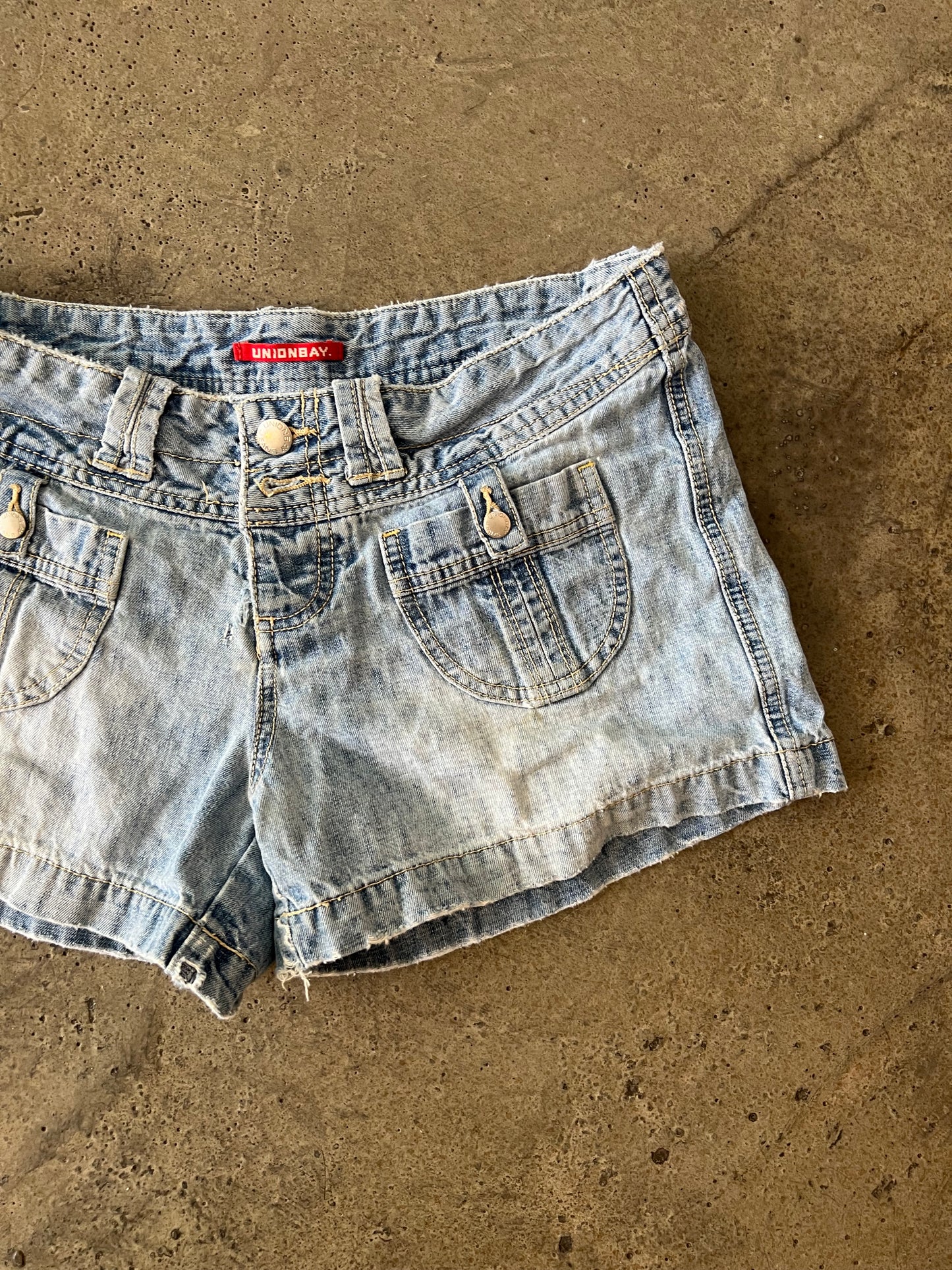 (29x3) 00s Low Rise Jorts