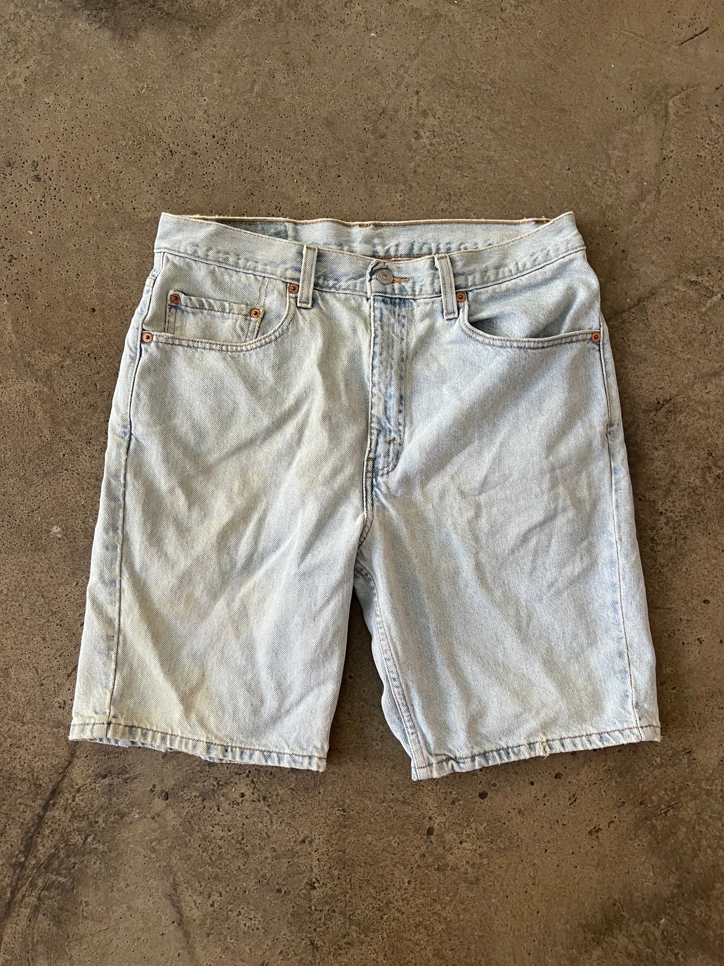 (32x8.5) 00s Light Wash Jorts