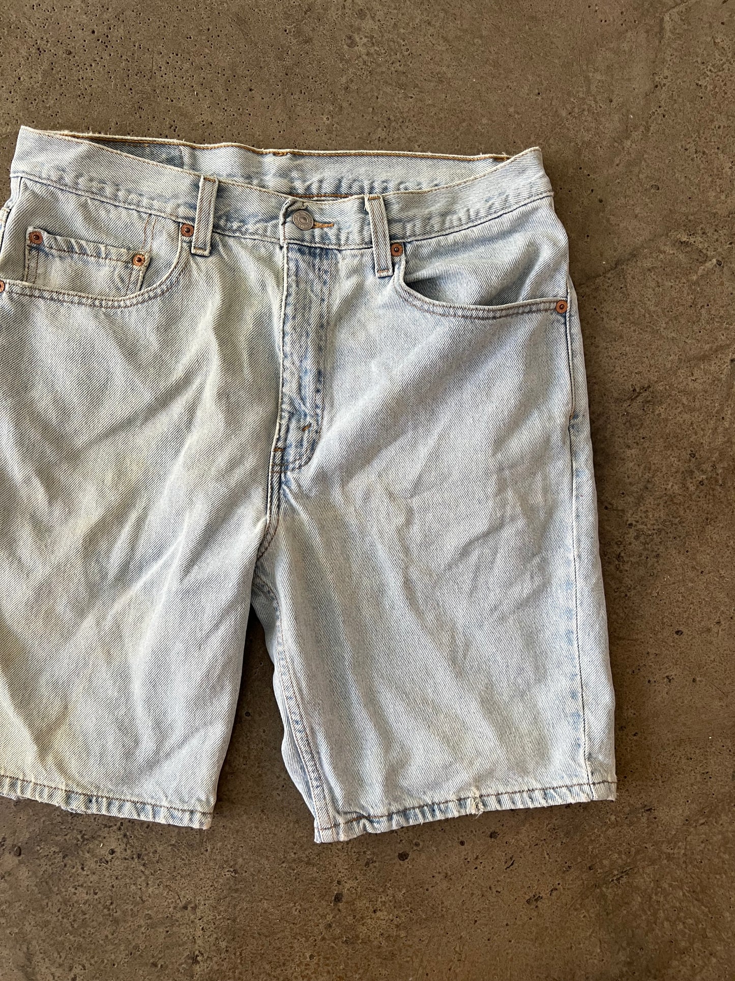 (32x8.5) 00s Light Wash Jorts