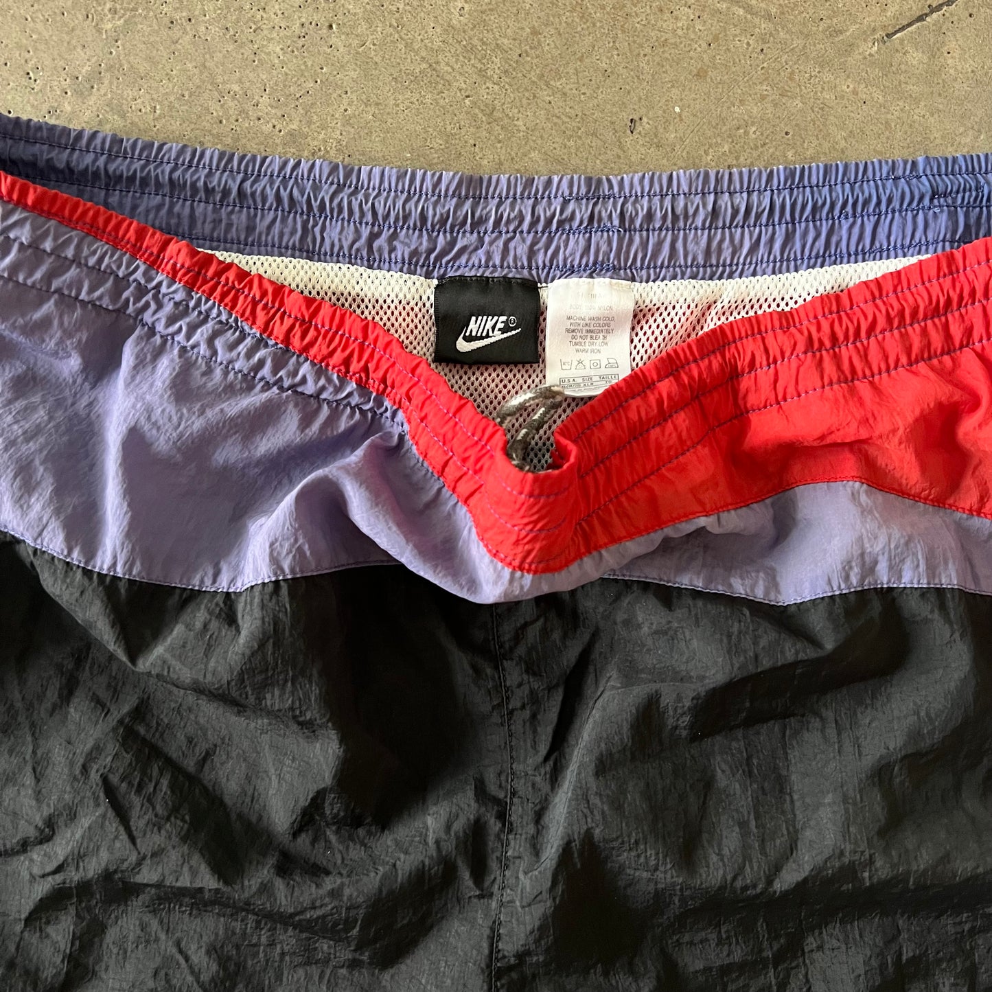 (M-L) 90s Nike Shorts