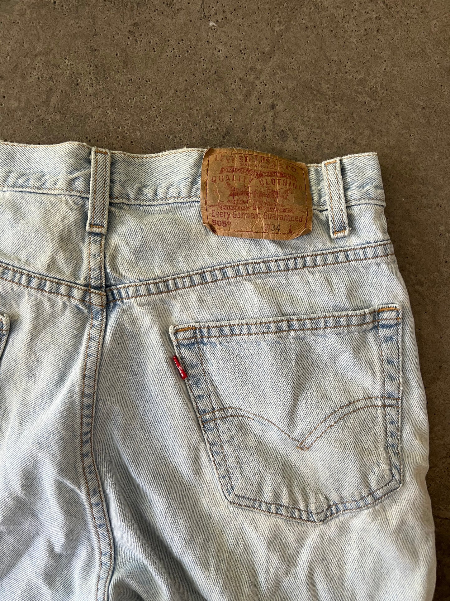 (32x8.5) 00s Light Wash Jorts