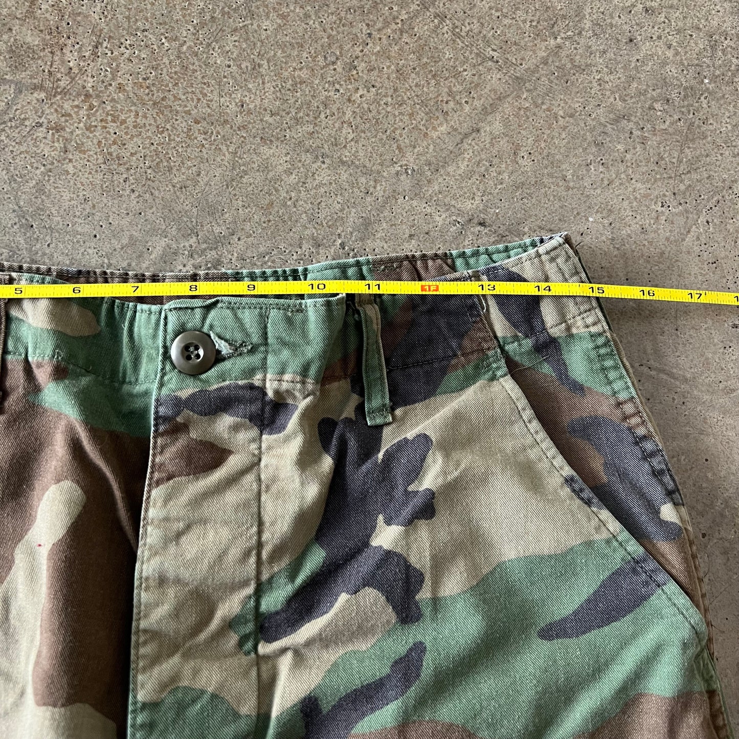 (29x30) Camo Cargo Pants